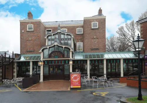 Premier Inn Stockport Central - parking