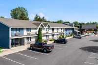 AmericInn by Wyndham Sturgeon Bay - Pools