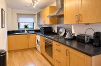 1-Bed - Sleeps 4 - Parking - Central Location - Apartments