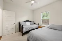 Wake Up on Lakeside Trail - Sleeps 8 Fire Pit - Balkoner