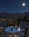 Eighth Wonders Hotel - Homestays