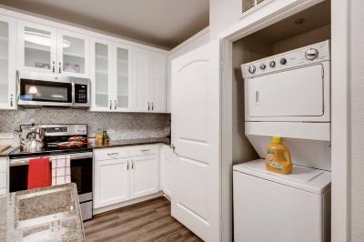 Other #1 Location - Fast Wifi - Work Area - 2Br/2.5 Bath - Free Parking (FV1) Photo