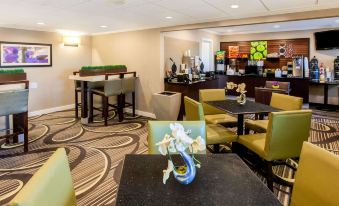 La Quinta Inn & Suites by Wyndham Houston Baytown East