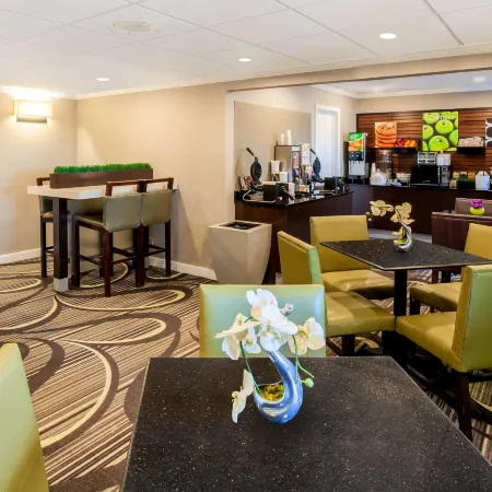 La Quinta Inn & Suites by Wyndham Houston Baytown East