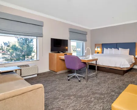 แฮมป์ตัน อินน์แอนด์สวีทส์ ฟอร์ตเวิร์ธ-ฟอสซิลครีก โรงแรมในฟอร์ตเวิร์ธ