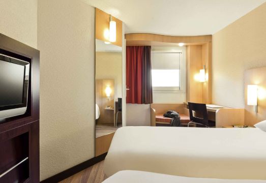 이비스 니스 수영장