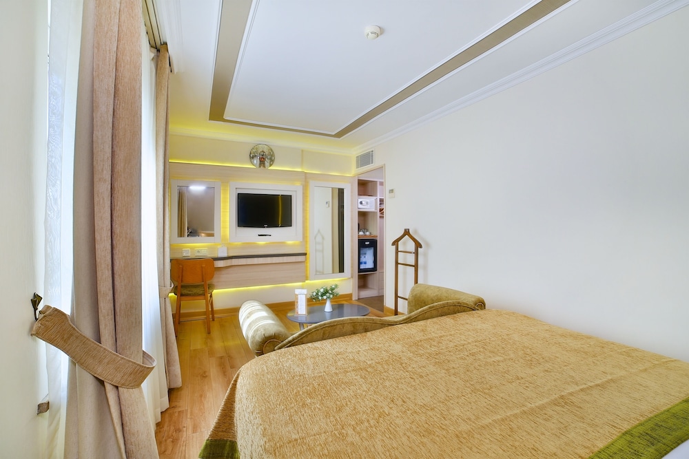 Bulvar Palas & Spa Old City Hotel