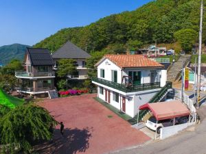 Chuncheon Namiseom Yeonhwa Pension