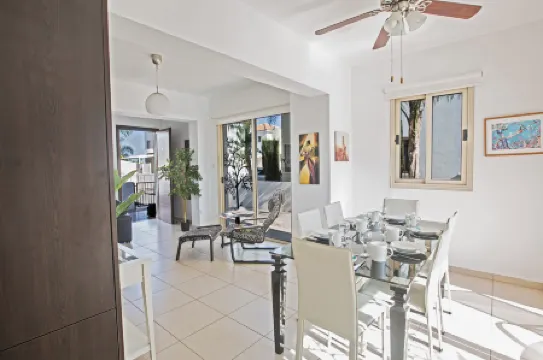 Villa Megan,Modern 3Bdr Villa,Close to the Beach