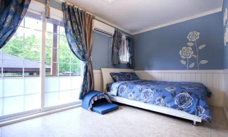 Pyeongchang Ohphi Pension (Pool) Отели рядом с достопримечательностью «Korea Botanic Garden»