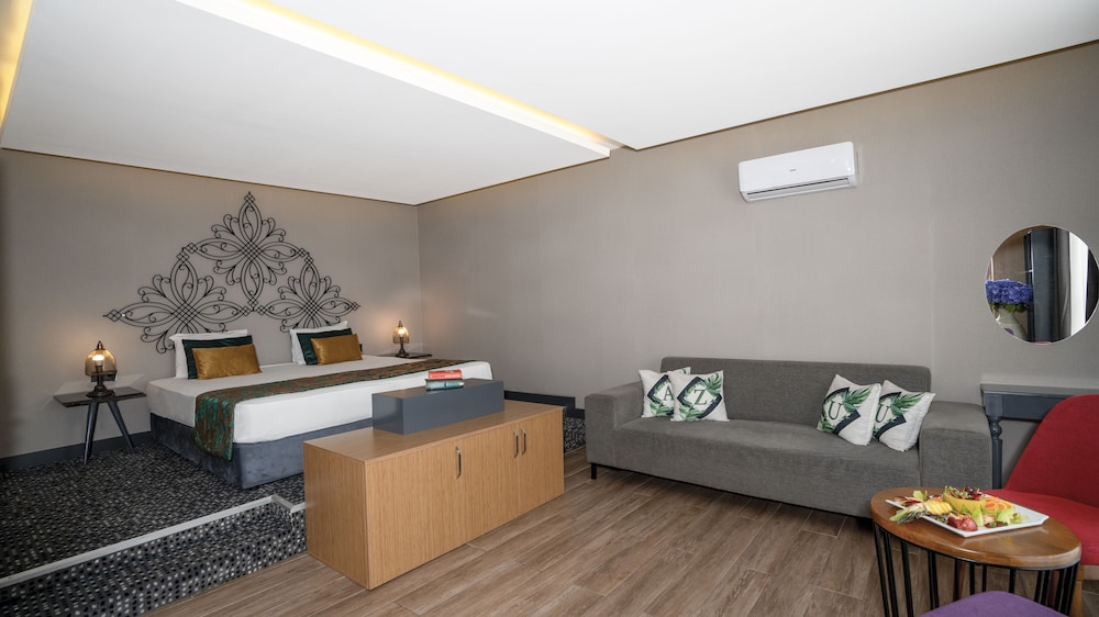 Azuu Hotel