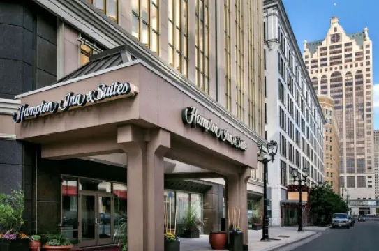 Hampton Inn & Suites Milwaukee-Downtown