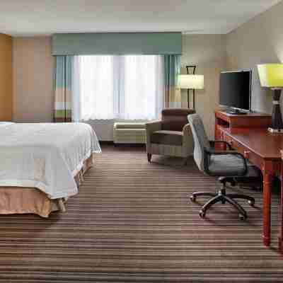 Hampton Inn & Suites by Hilton Toronto Airport Rooms