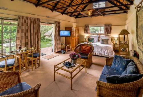 Charming Yellowwood Cottage for 2 People in Spacious Garden!