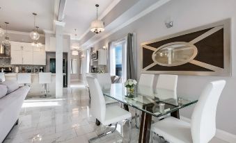 Spacious 5Bd Penthouse in Nola