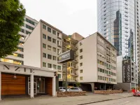 La Quinta Inn & Suites by Wyndham Seattle Downtown Hotels near Amazon Spheres