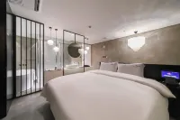 Hotel Lesign - Parkering