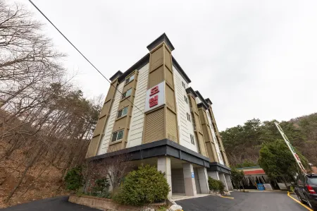 Anseong Highborn Отели рядом с достопримечательностью «Университет Чунг Анг музей»