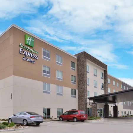 Holiday Inn Express & Suites MARSHALLTOWN by IHG