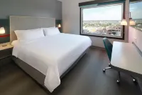 avid hotel FRESNILLO by IHG - parkir