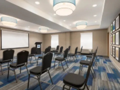 Holiday Inn Express & Suites PHILADELPHIA - MT. LAUREL by IHG マウント・ローレルのホテル