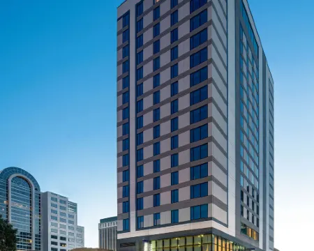 ヒルトン ガーデン イン オースティン ユニバーシティ キャピトル ディストリクト オースティンのホテル