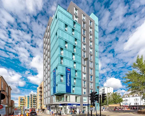 Travelodge London Walthamstow Hotels near London Velopark