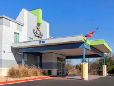 品質套房酒店 巴斯特羅普縣酒店