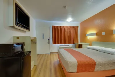 Motel 6 Muskogee, OK Hotels near Rooney Park