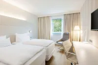 Hotel NH Düsseldorf City Nord Hotels near Mörsenbroich