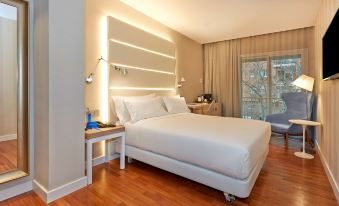 NH Barcelona les Corts - Housity