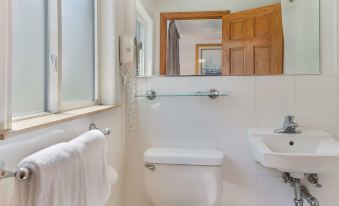 Americas Best Value Inn & Suites-Hyannis/Cape Cod