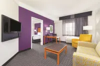 La Quinta Inn & Suites by Wyndham St. Louis Westport - Pysäköinti