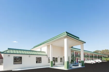 Super 8 by Wyndham Ashburn Отели в г. Тернер