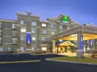 Holiday Inn Express Layton-I-15 FamilySearch Discovery Center 주변 호텔