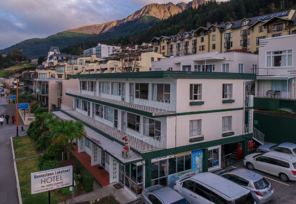 a city street with a row of buildings on the side , including a hotel and a restaurant at Lakeside Motel