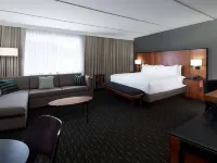DoubleTree by Hilton Montreal Airport Hotels near Lachine