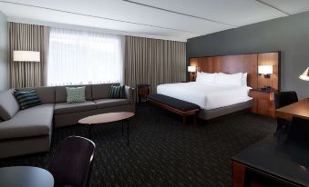 DoubleTree by Hilton Montreal Airport