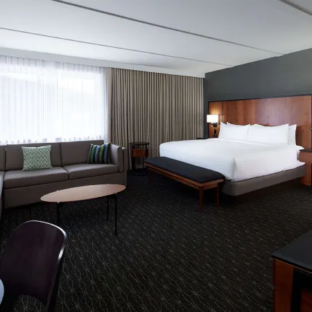DoubleTree by Hilton Montreal Airport