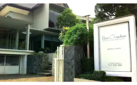 Rose Chamber Bed & Breakfast Отели рядом с достопримечательностью «Museum Pendidikan Nasional UPI»
