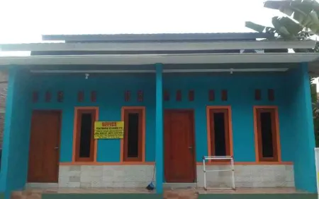 Penginapan Keluarga 215 Отели в г. Cinangka