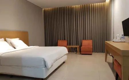 New Mountain Springs Hotel & Resort Отели рядом с достопримечательностью «Cimahi Waterfall»