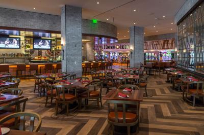 レストラン トロピカーナ ラスベガス ア ダブルツリー バイ ヒルトン ホテル＆リゾートの写真