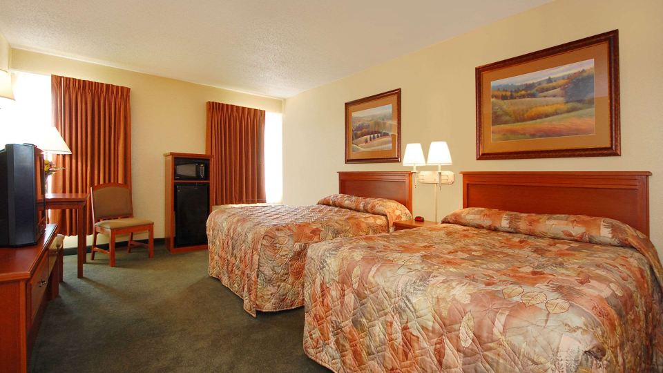 Econo Lodge Inn & Suites