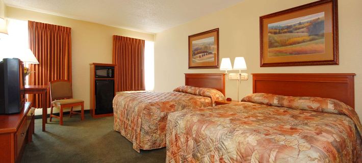 Econo Lodge Inn & Suites Hotels in Kearney