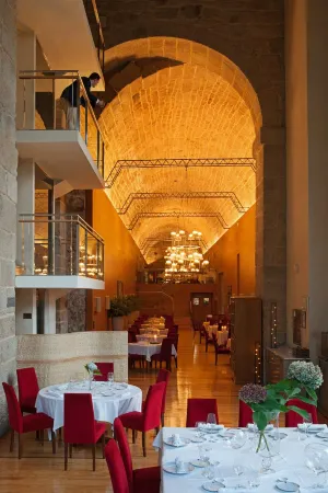 Parador de Santo Estevo Отели рядом с достопримечательностью «Embarcadero Santo estevo»