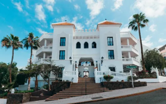 Ona Beverly Hills Heights Hoteles cerca de Puerto de Los Cristianos