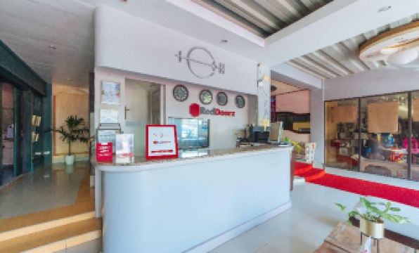 RedDoorz @ Ledesco Avenue Lapaz Iloilo