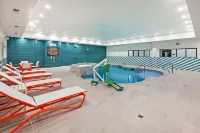 Holiday Inn & Suites MCKINNEY - N ALLEN by IHG - piscina