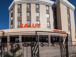 Salut Hotel